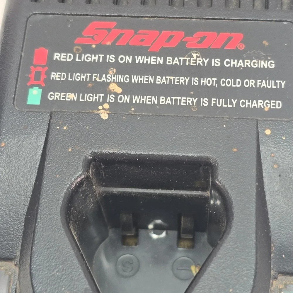 Snap-on CTC572 7.2V Battery Charger OEM Genuine Charger Only Screw Holes